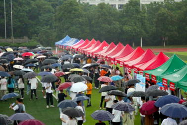 三一职院2021年夏季毕业生供需见面会成功举办